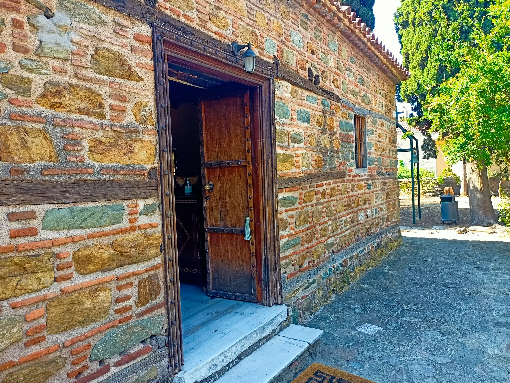 Byzantine Church Entrance Thessaloniki Full Day Tour