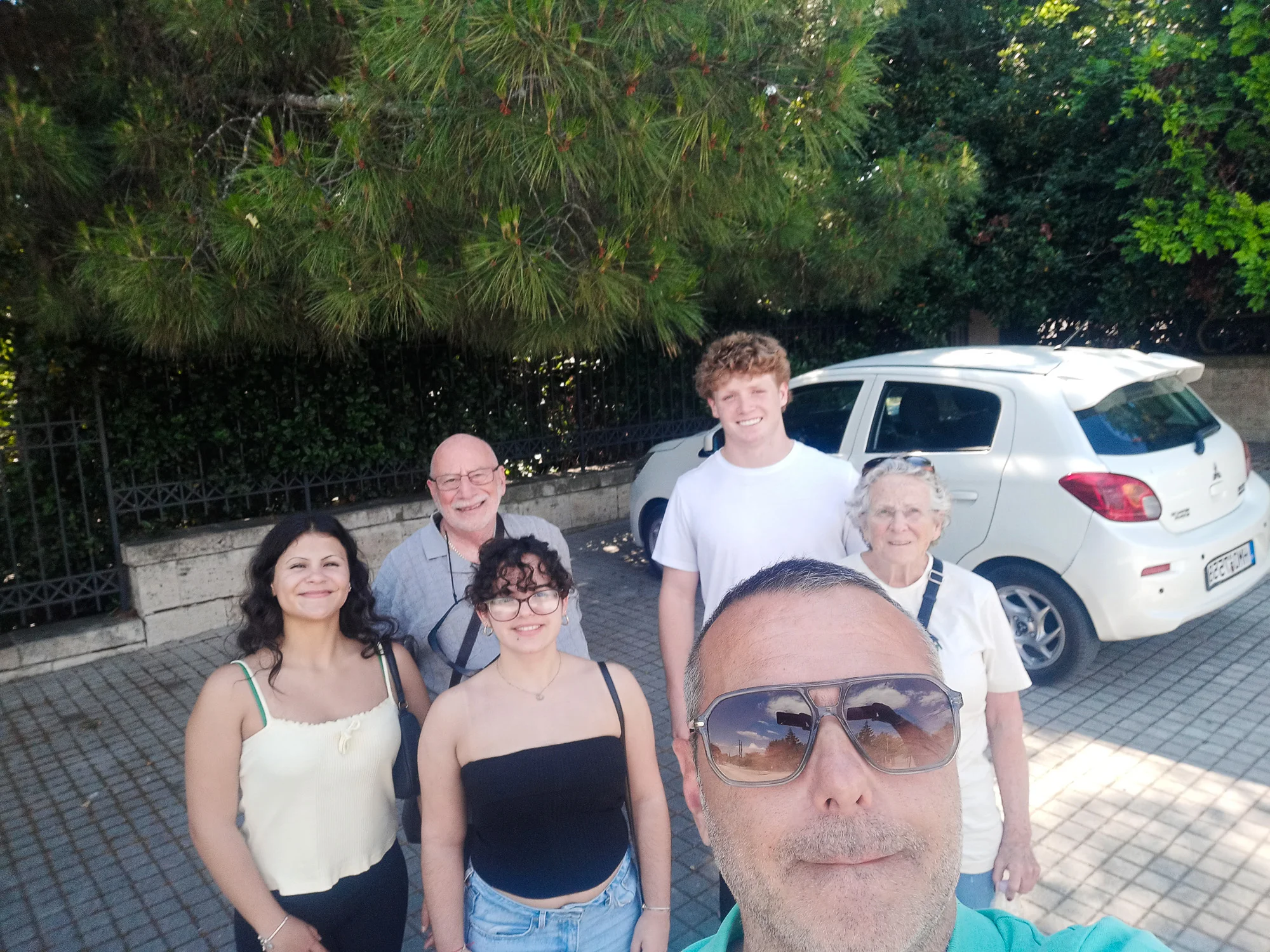 Vergina Private Tour Guests With Local Guide