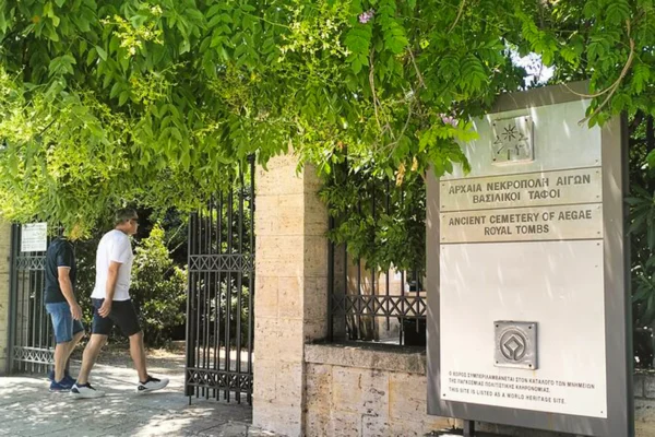 Vergina Royal Tombs Entrance Private Tour